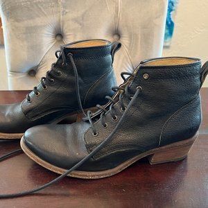 FRYE Women's Carson Lace Up Black Boot Size: 7
